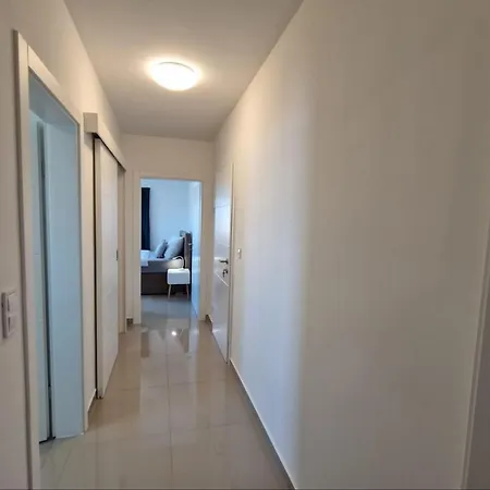 Hotel Amra In For Max 27 Persons