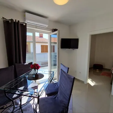 Hotel Amra In For Max 27 Persons 3*